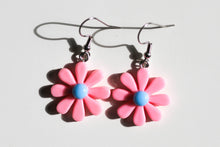 Load image into Gallery viewer, pink daisy flower earrings
