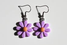 Load image into Gallery viewer, purple daisy flower earrings
