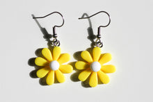 Load image into Gallery viewer, yellow daisy flower earrings
